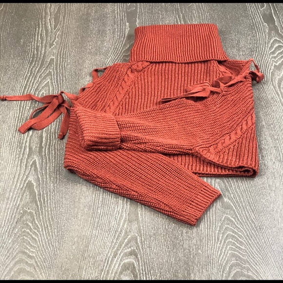 Sweaters - Brick Sweater with Laced Sleeve